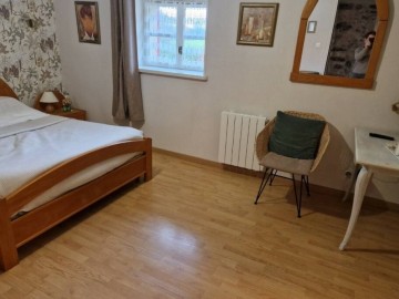 49735 - Chambre rétro Clévacances France