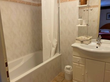 49736 - Salle de bain privative Clévacances France