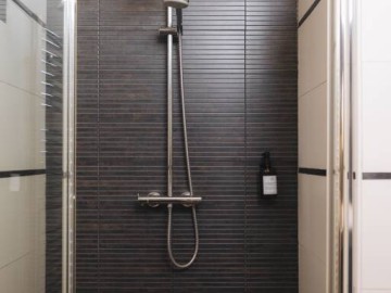 385302 - Douche Clévacances France
