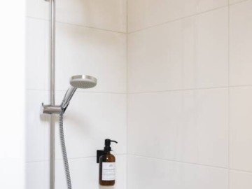 385332 - Douche Clévacances France