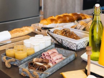 385339 - Buffet Petit déjeuner Clévacances France