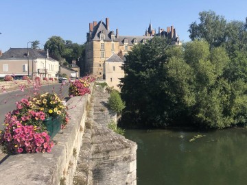 chateau durtal vue pont Laura Bellanger
