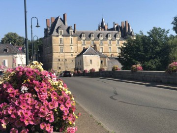 chateau durtal vue pont Laura Bellanger