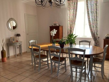 49739 - Pièce de petit déjeuner Clévacances France