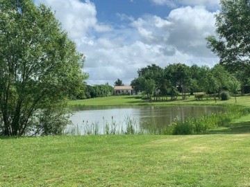 vue du plan d'eau
pèche sur l'etang_15 Gîtes de France Vendée