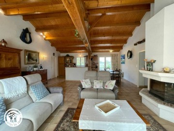 Gîte agréé Gîtes de France en Vendée : Salon/séjour/cuisine avec cheminée_3 Gîtes de France Vendée