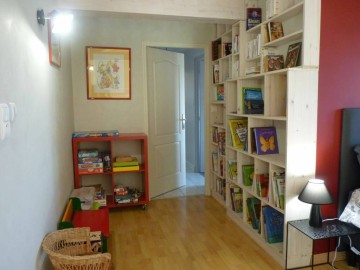 Coin jeux et bibliothèque en Mezzanine_30 Gîtes de France Vendée