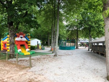 Jeux extérieur enfants Camping la Foret