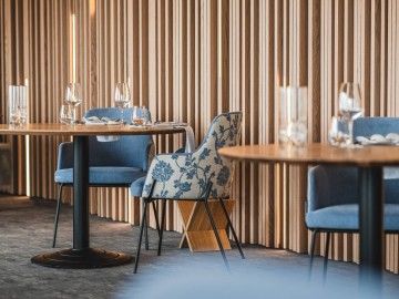 la salle de restaurant intime Emeline Boileau
