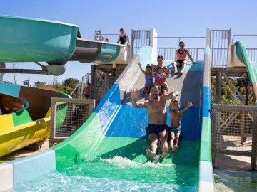 parc-aquatique-vendee-o-gliss-park-toboggan-enfant Copyright : O'Gliss Park