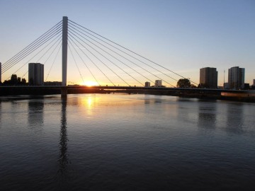 Pont Tabarly au soleil couchant Promenade Erdre et Loire