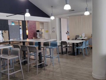 Salle de restaurant vide CENTRE REGIONAL TECHNIQUE DE LA LIGUE DE FOOTBALL DES PAYS DE LA LOIRE