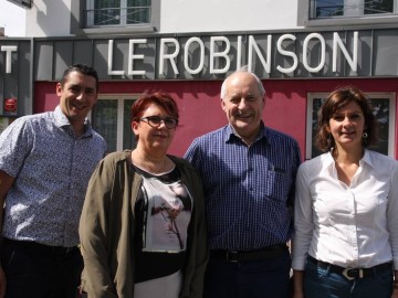 Une famille au service de leurs clients Restaurant Le Robinson